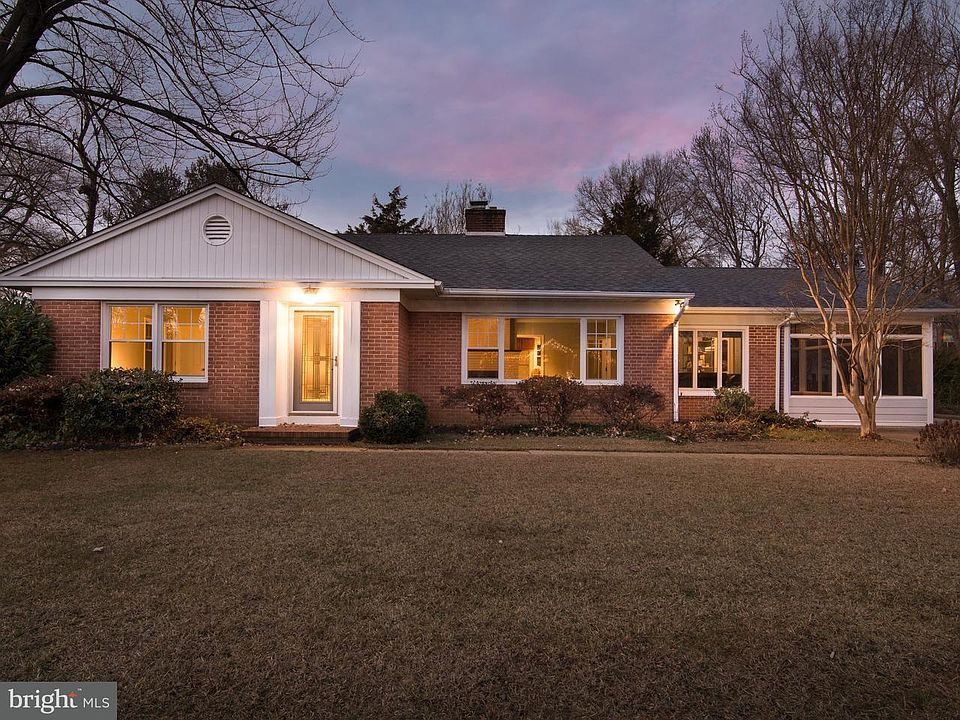 1st image of 114 Lee Dr