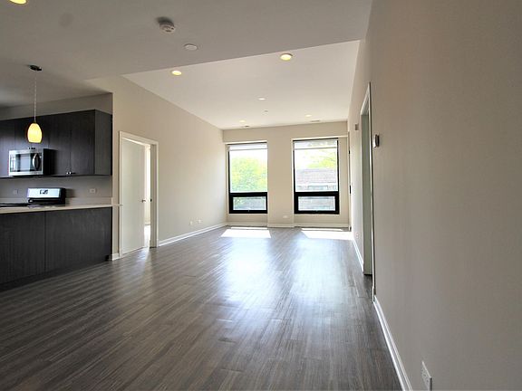4th image of 5427 N Broadway St APT 3C