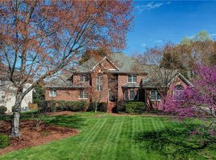 2002 Rockglen Ln, Greensboro, NC 27410