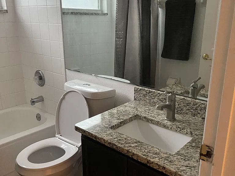 107 S Roma Way — Photo 3