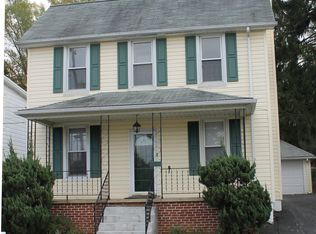 14 E Pennsylvania Ave, Stewartstown, PA 17363