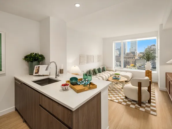 550 10th Avenue image 2 of 19