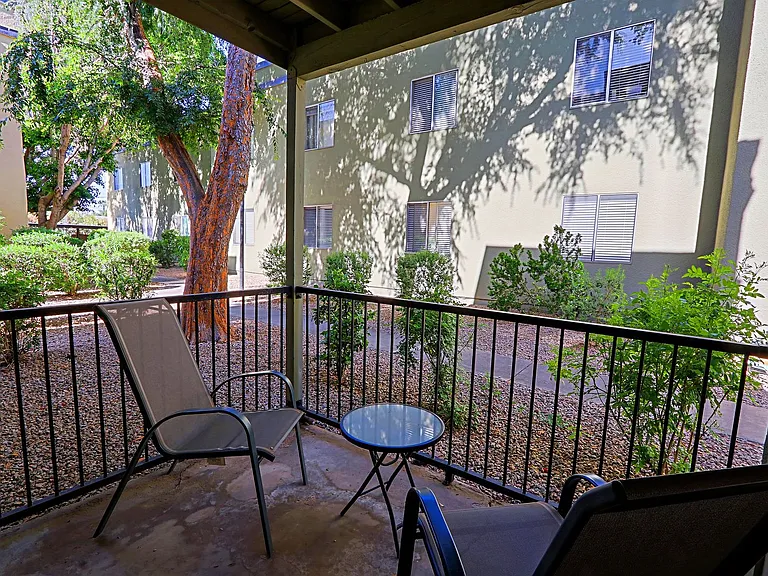 740 W Elm St #116 — Photo 31