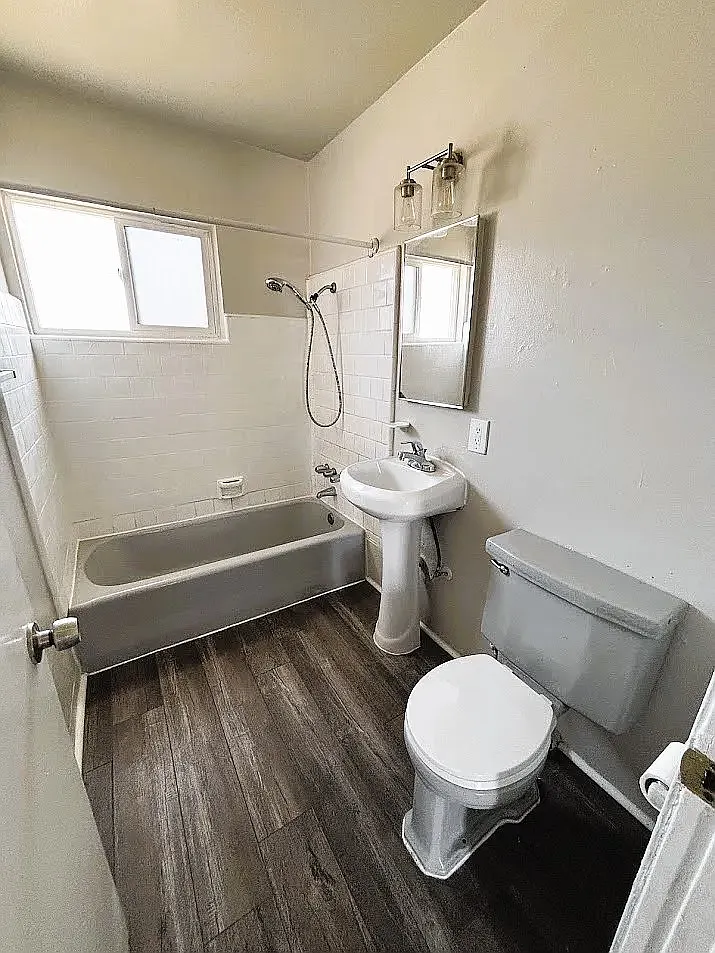 222 N Effie St — Photo 2