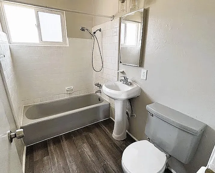 222 N Effie St — Photo 2