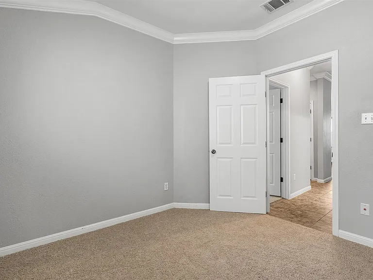 2505 Rusk Ct — Photo 32