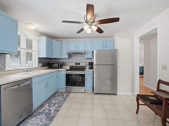 5th image of 65 Old Farm Rd