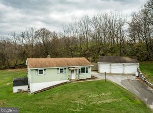 18 Locust St, Spring Grove, PA 17362