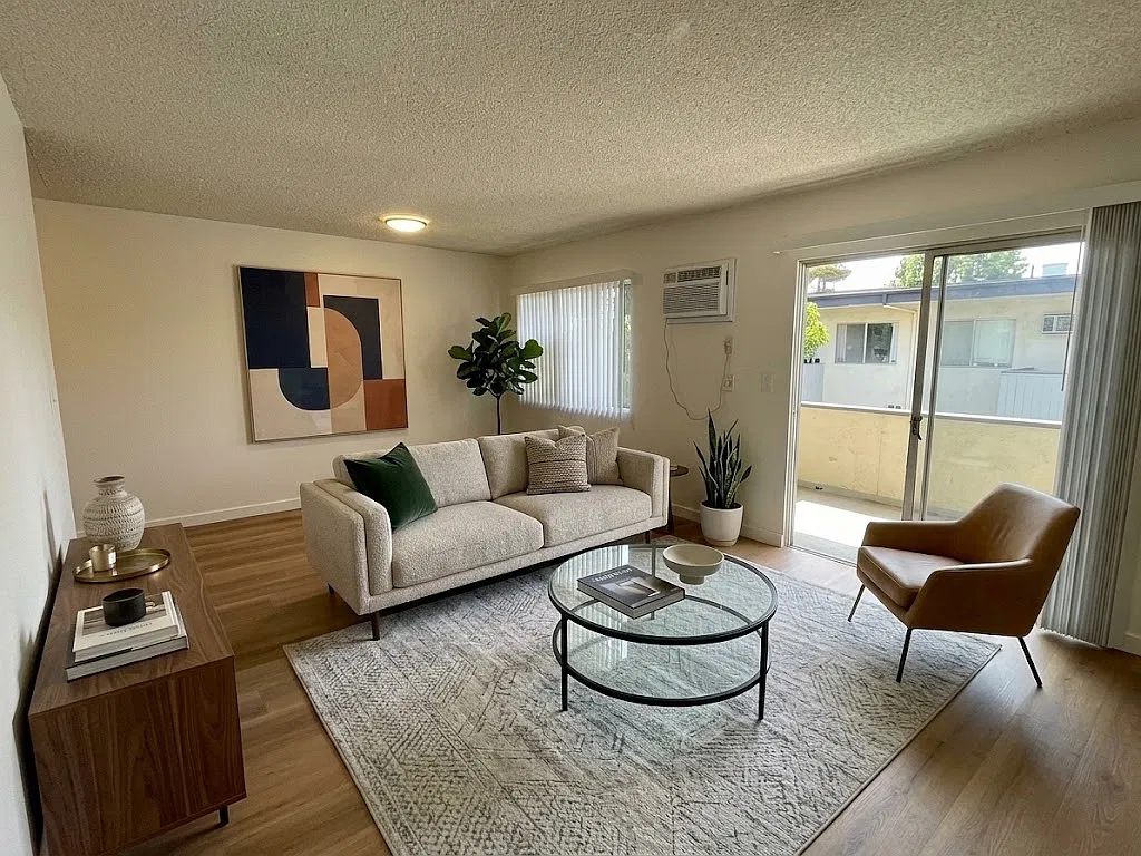 Newcastle Ave, Encino — Photo 2
