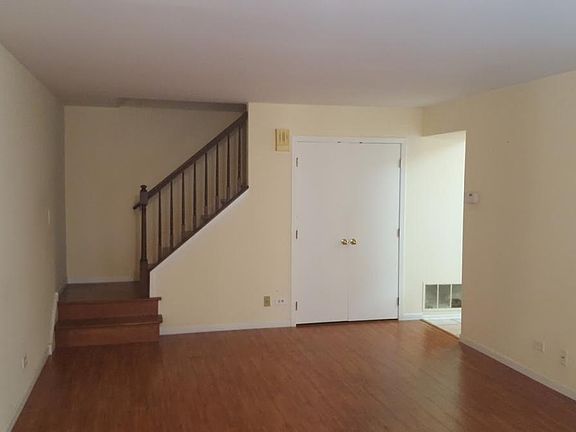 3rd image of 338 Jefferson Ct