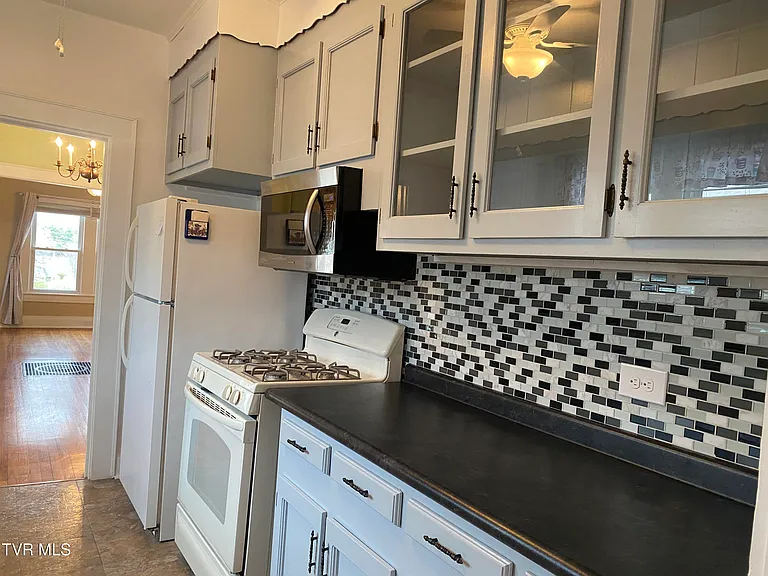 600 Franklin St — Photo 5