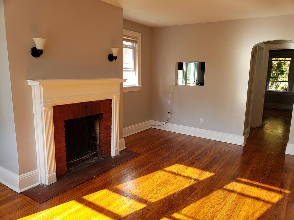 1st image of 27 Grove Ave #2R