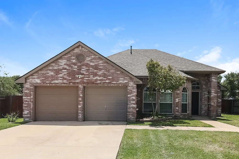 3 bed, 2.0 bath, 1473 sqft, $1,700 — Photo 1