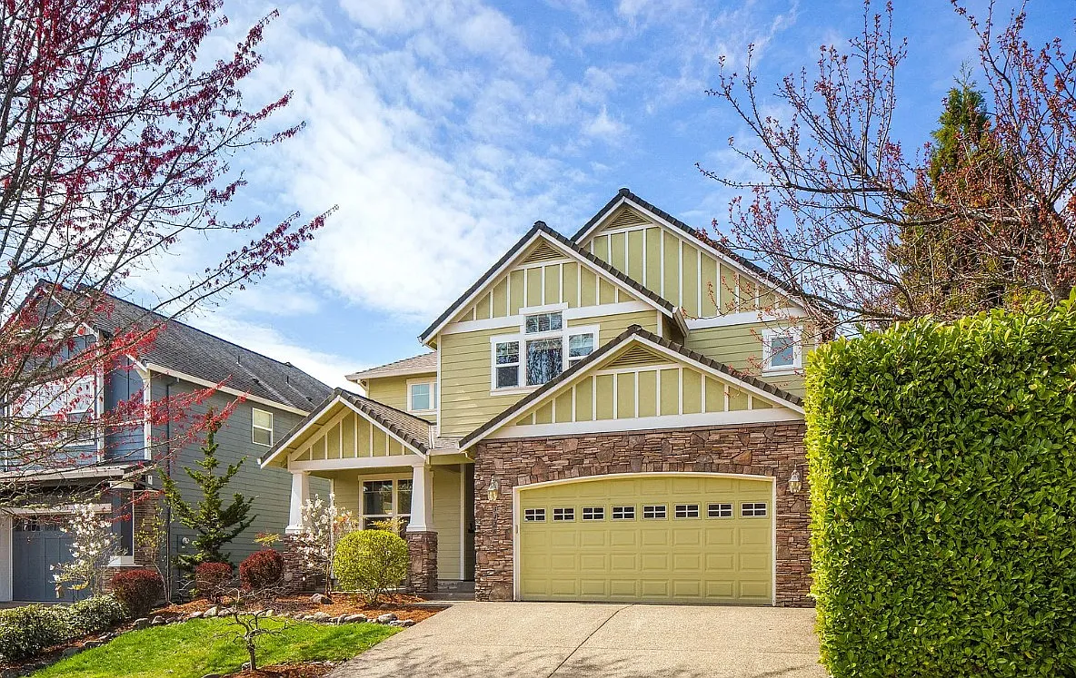 5 bed, 2742 sqft, $3,270 — Photo 1