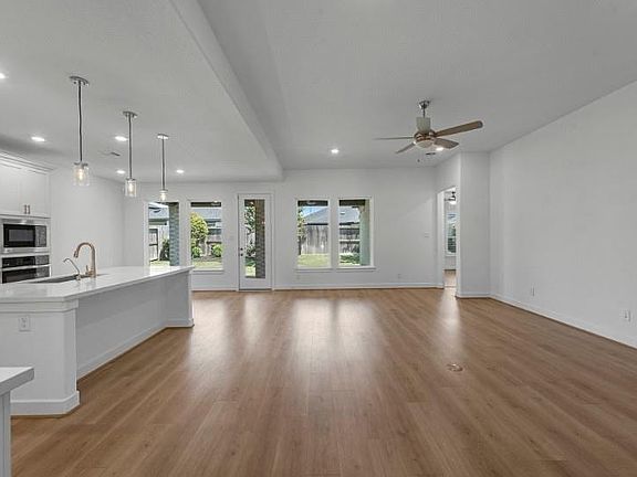 4th image of 1119 Pecan Tree Ln