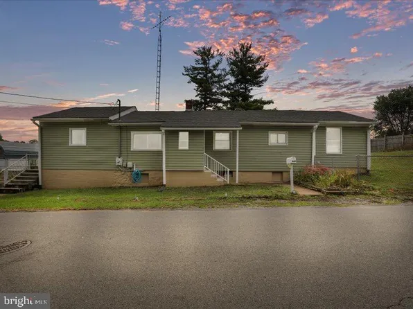 1002 Texas St, Martinsburg, WV 25401