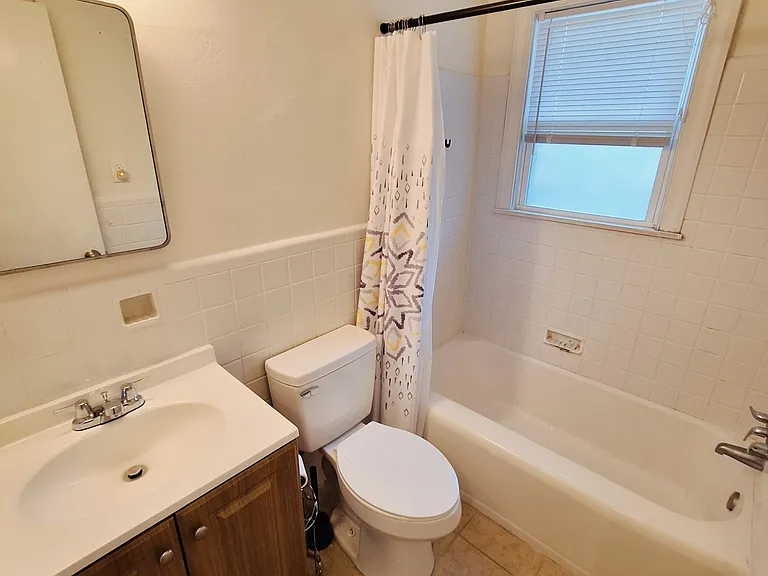 1001 Little Bay Ave #A4 — Photo 4