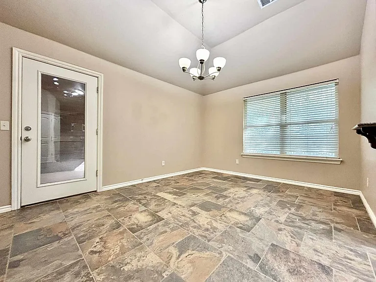 2222 Brook Dr — Photo 9