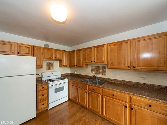 4th image of 4800 S Lake Park Ave APT 1106