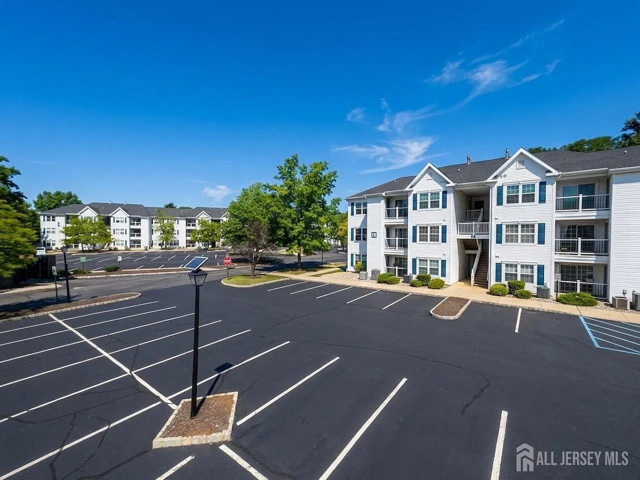 2 bed, 2.0 bath, 1034 sqft, $2,500 — Photo 3