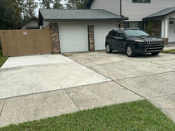Front gate/extra front parking