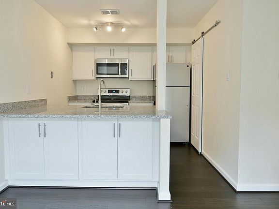5th image of 74 Hancock Pl NE