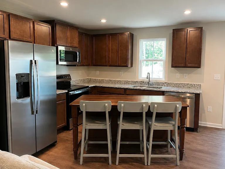 2040 Lewis Creek Cir NE — Photo 4