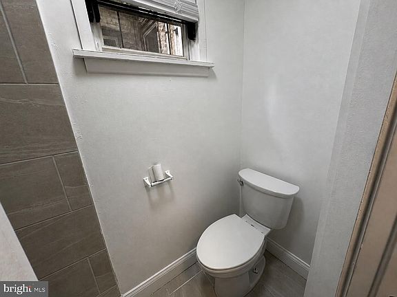 4th image of 2022 W Ontario St Floor 2