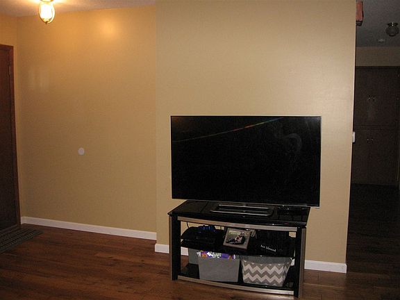 5th image of 210 Hilltop Dr