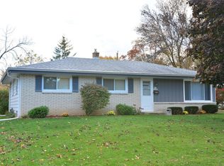 N91W17583 Roosevelt Dr, Menomonee Falls, WI 53051