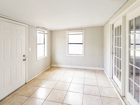 4th image of 214 Holly Ave