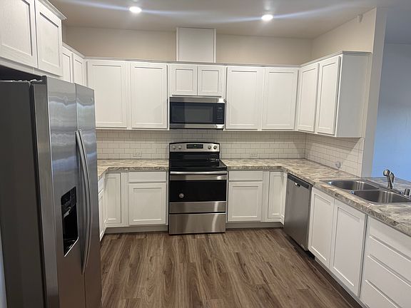 5th image of 609 W Alder St #201