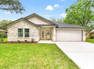1432 Camellia St, Sweeny, TX 77480