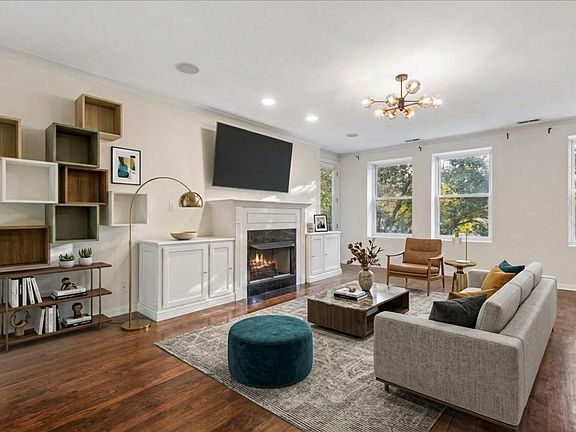 3rd image of 1426 N Orleans St APT 202