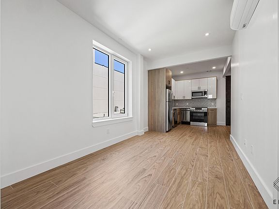 3rd image of 363 Hawthorne St #2R