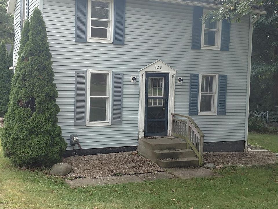 1st image of 829 N Broadway St