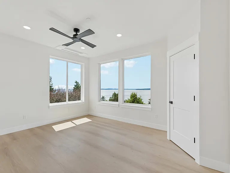 primary room, walk in closet