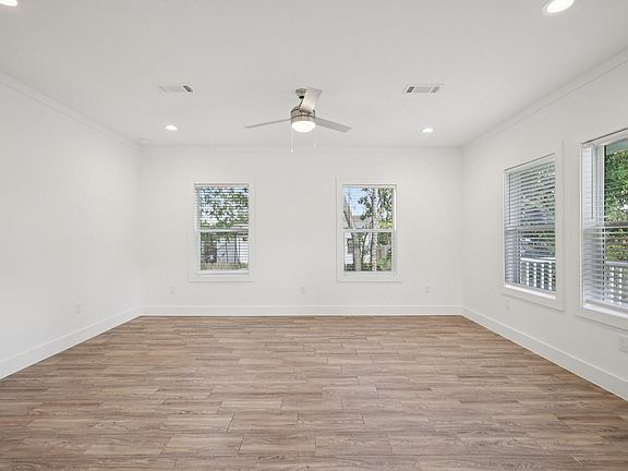 4th image of 3917 Sayers Street
