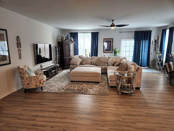 4th image of 5921 Laurel Bed Ln Unit B