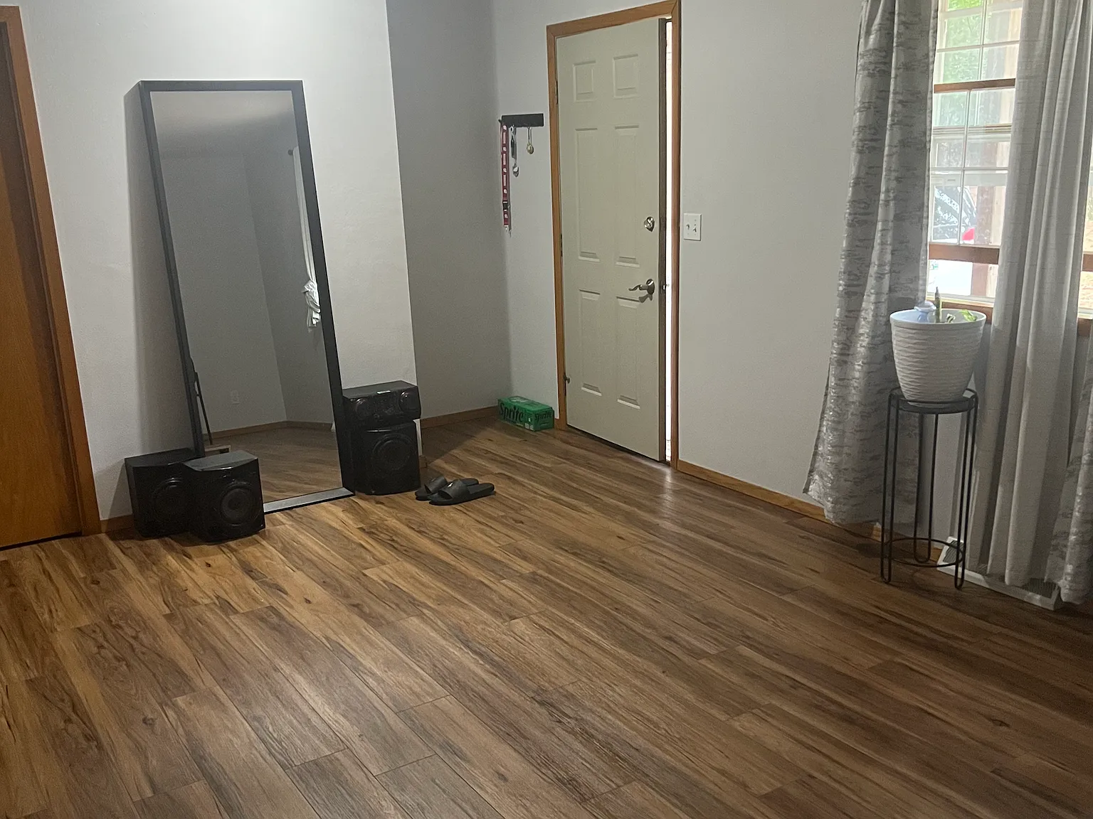 2 bed, 700 sqft, $1,300 — Photo 4