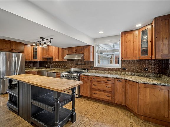 2nd image of 1815 Oak Ave