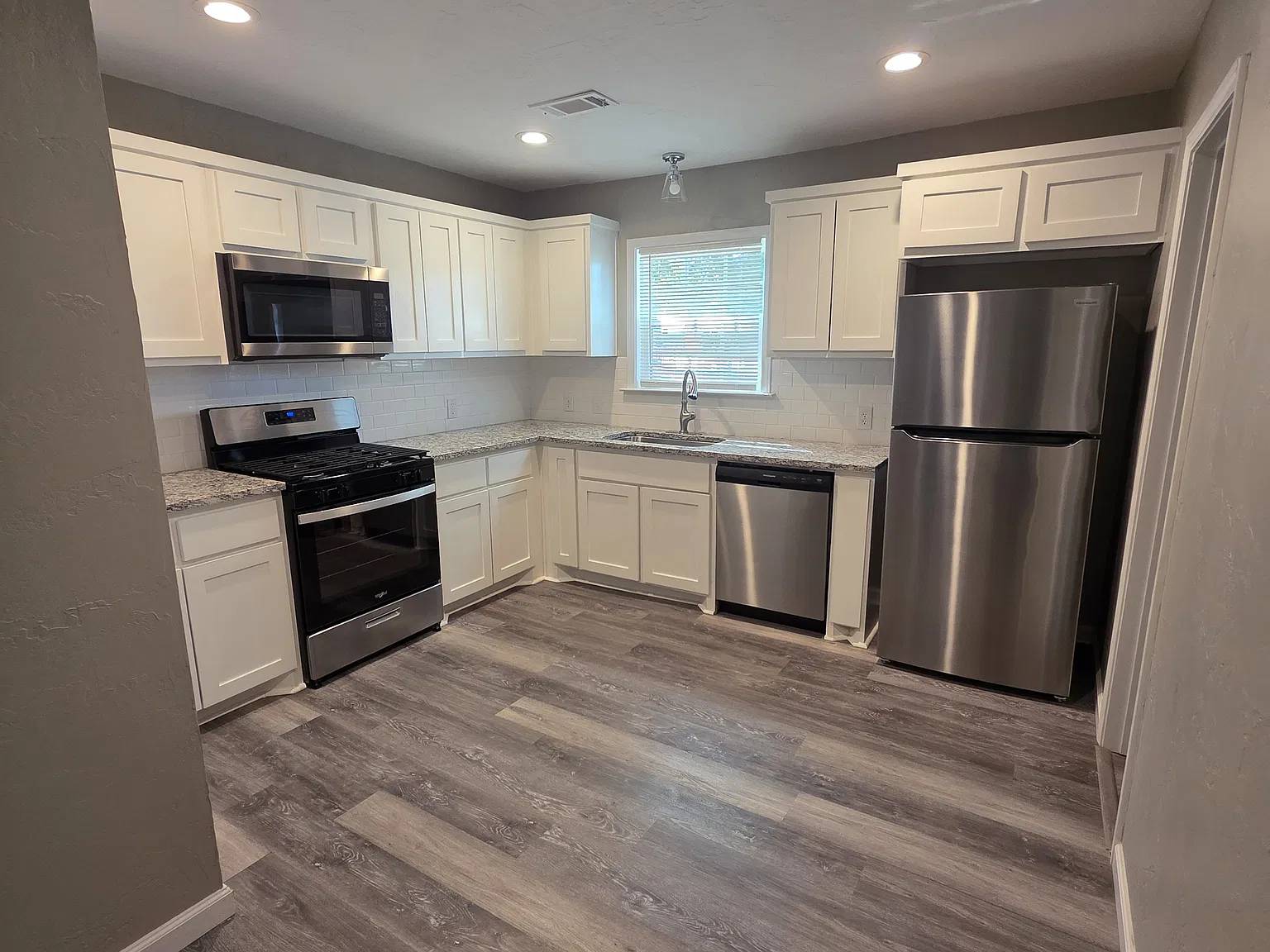 3 bed, 2.5 bath, 1209 sqft, $1,650 — Photo 4
