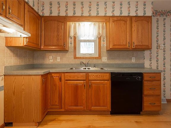 4th image of 1290 Waldo Way