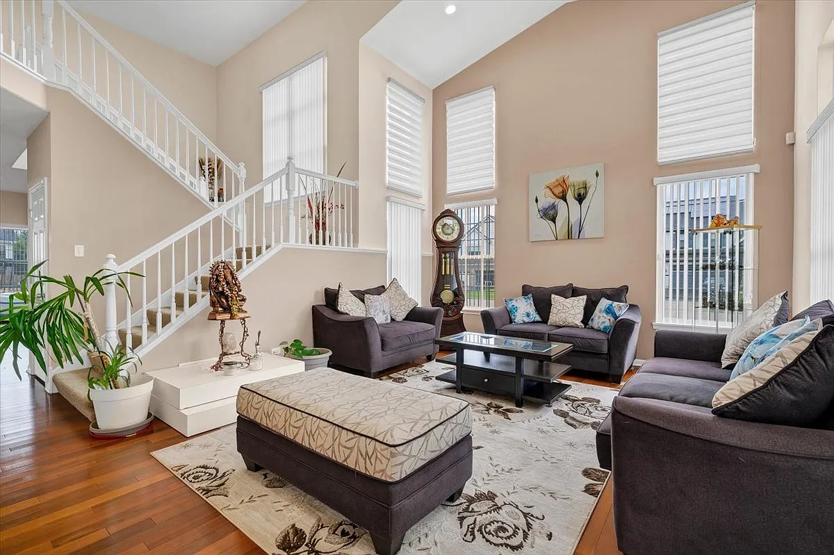5 bed, 3.5 bath, 4593 sqft, $4,200 — Photo 4