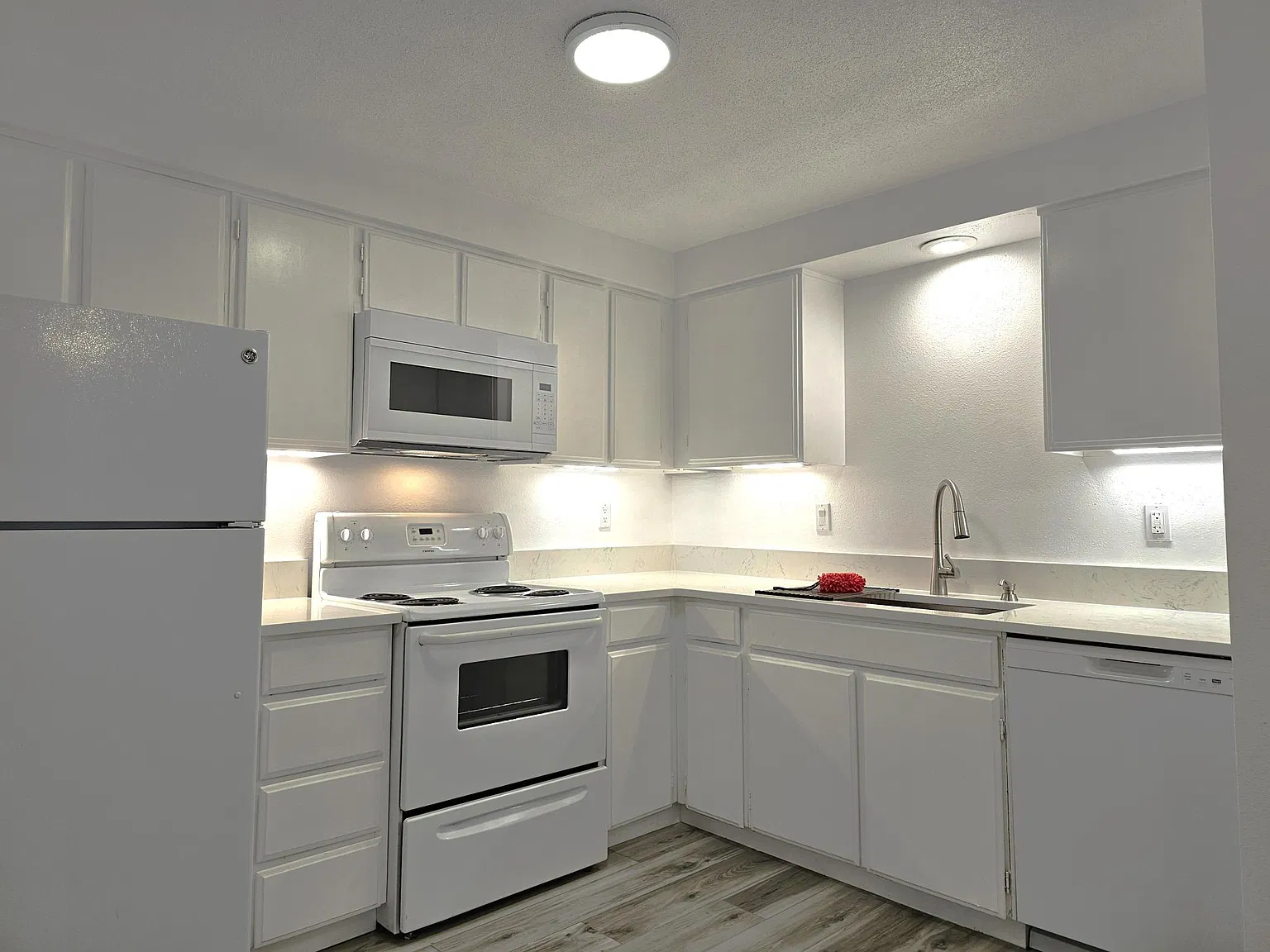 2 bed, 850 sqft, $1,550 — Photo 3