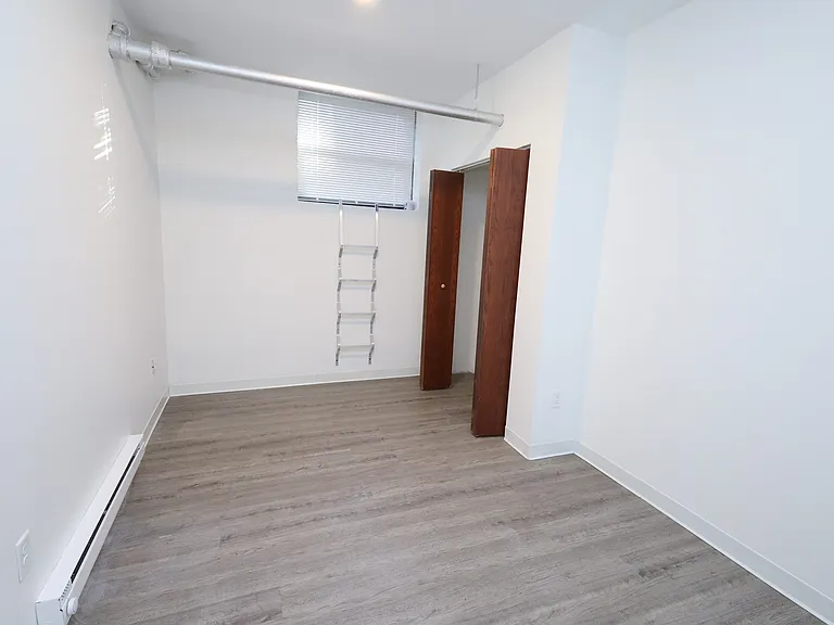 Yale Apartments — Photo 25