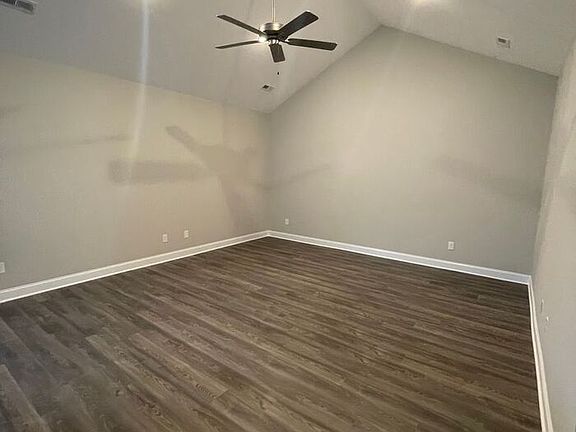 4th image of 469 Creekside Way
