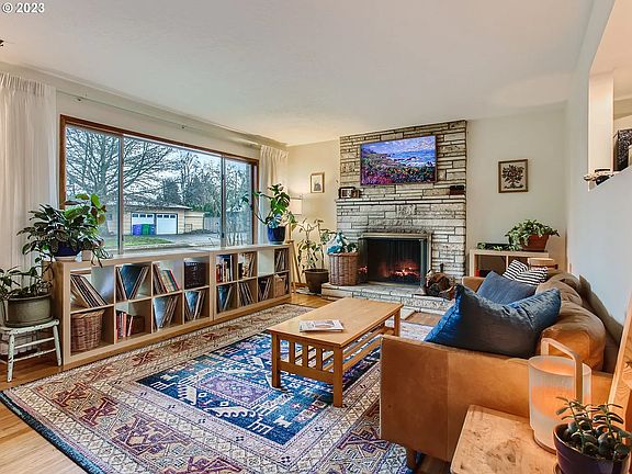 Front room with lots of light. Great for plant lovers and hosting.
