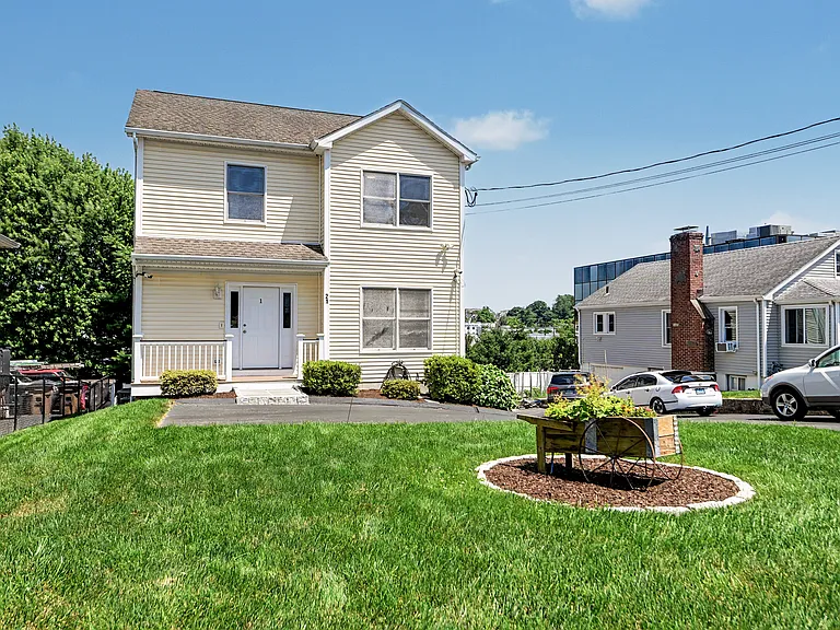 21 Whitmore Ln #1 — Photo 1