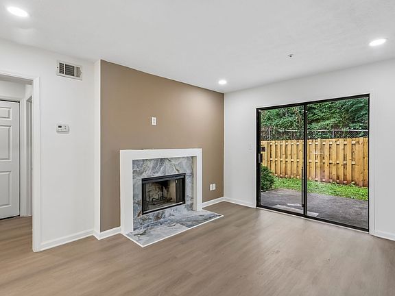 2nd image of 2280 Wellington Cir